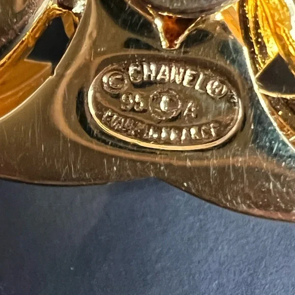 CHANEL 95A XL Chunky Turn Lock Necklace 20” Gold Plated Pristine Authentic - Picture 5 of 5